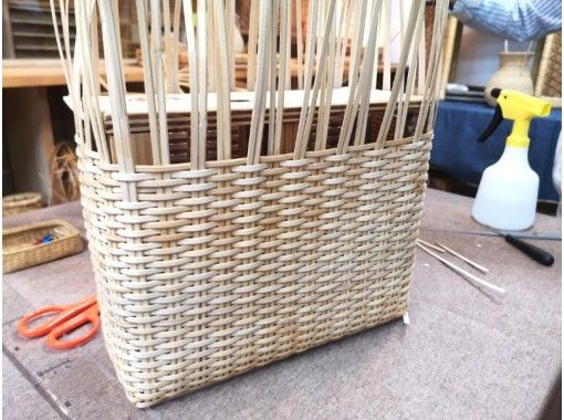 大阪市内 使いやすいサイズ 内袋もついている籐のかごバッグづくり アクティビティジャパン 大阪市内 使いやすいサイズ 内袋もついている籐のかごバッグづくり アクティビティジャパン