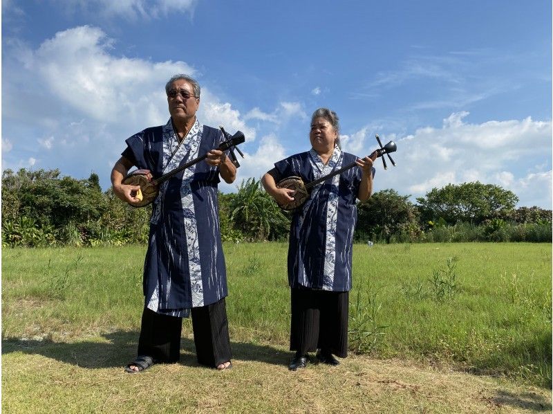 【沖縄・古宇利島】古宇利島の美しい海とサトウキビ畑に囲まれて♪沖縄三味線体験（1時間コース）※沖縄そばなど食事もできます♪の紹介画像