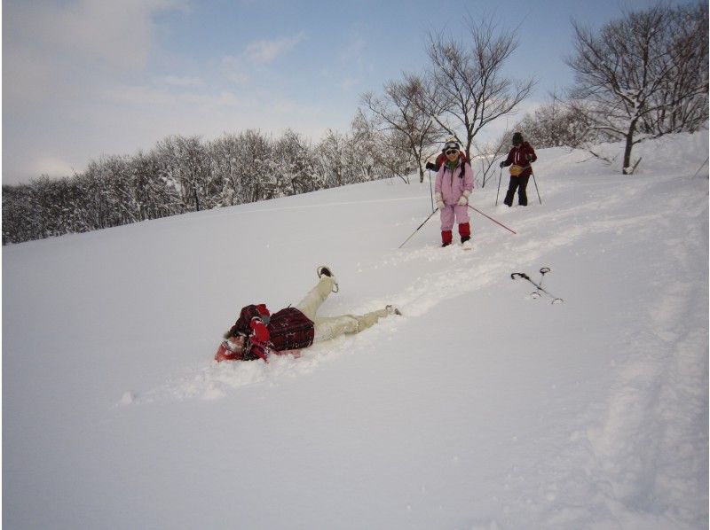 [จาก Kaminoyama Onsen จังหวัดยามากาตะ Zao Kogen Bodaira] ประสบการณ์กิจกรรมเดินหิมะ(Snowshoes) หิมะの紹介画像