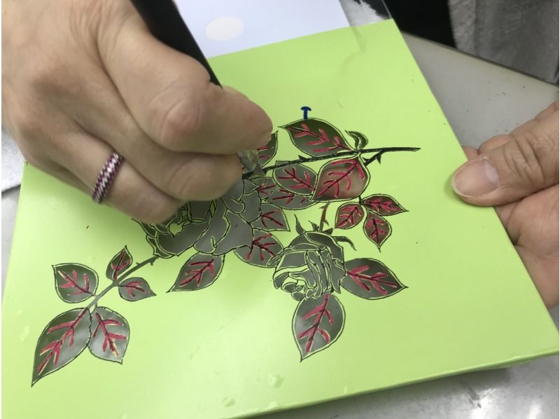 【浅草橋1分】記念日や旅行の想い出を刻むフォトフレーム作り。写真に絵柄とメッセージを加えて～ウェルカムミラーも作れる（持ち込み可）の紹介画像