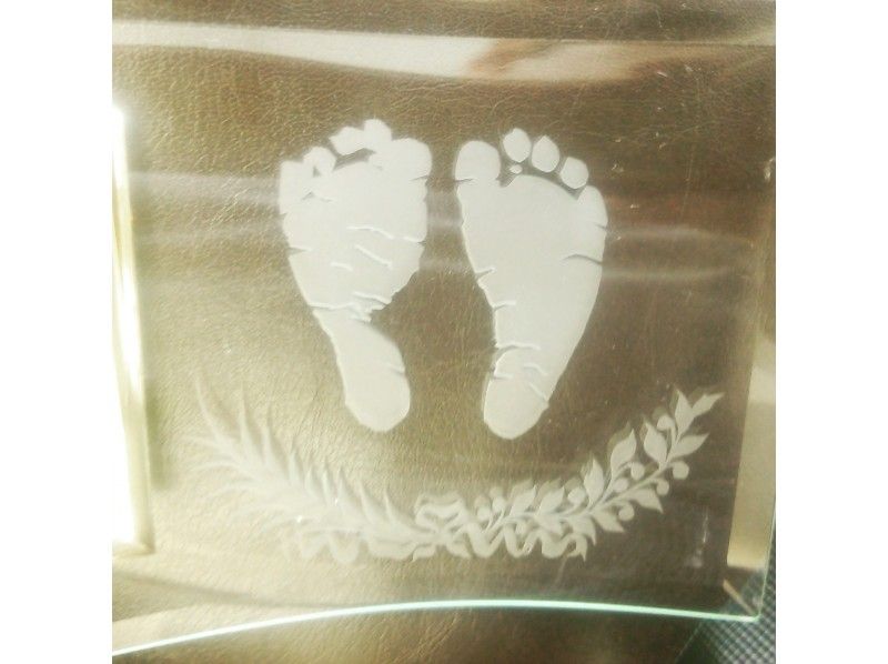 【浅草橋1分】記念日や旅行の想い出を刻むフォトフレーム作り。写真に絵柄とメッセージを加えて～ウェルカムミラーも作れる（持ち込み可）の紹介画像