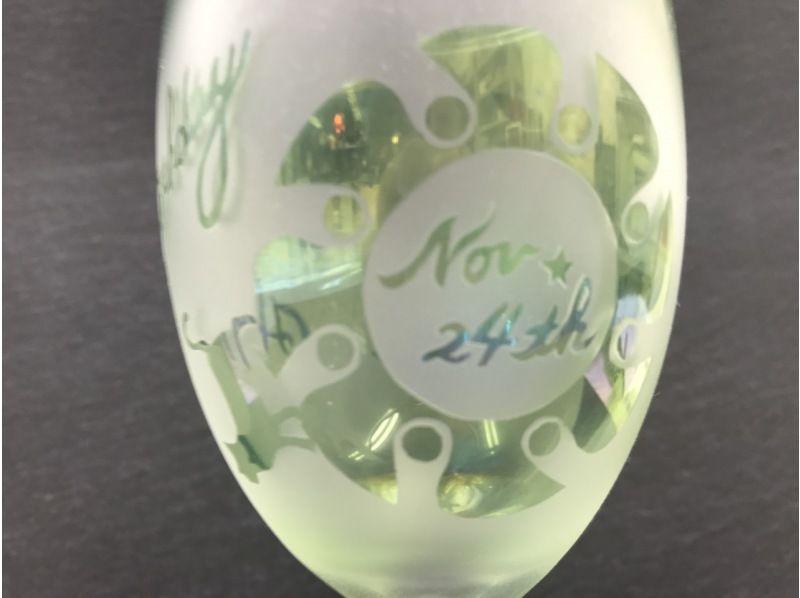 【浅草橋1分】おしゃれに乾杯！自作のワイングラスで飲むお酒は一層おいしいよ。（ブルーorピンク限定）の紹介画像