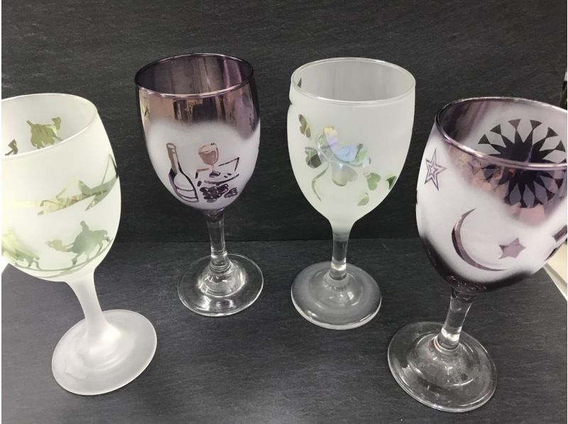 【浅草橋1分】おしゃれに乾杯！自作のワイングラスで飲むお酒は一層おいしいよ。（ブルーorピンク限定）の紹介画像