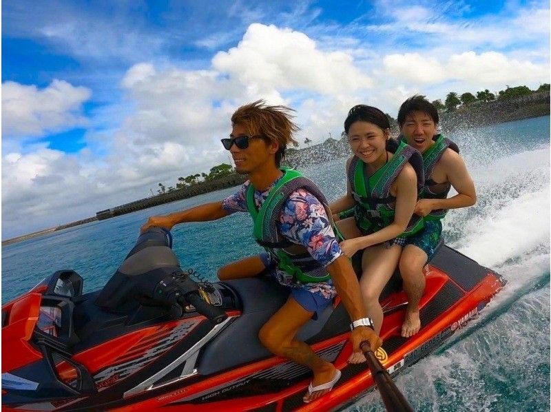 [Okinawa, Naha, Ginowan] Screaming sea play! Jet ski experience with the latest towing tube! Popular marine activity 2-piece set "A plan ♪"の紹介画像