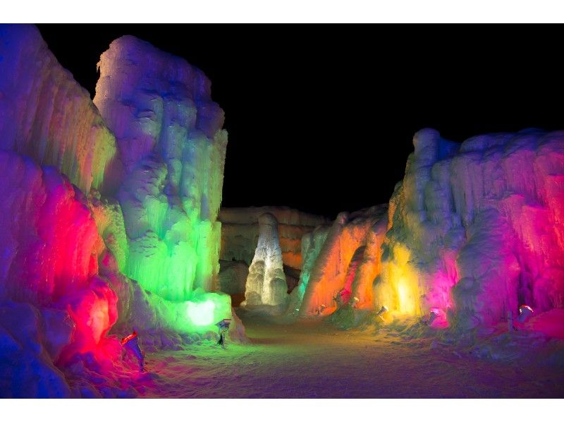 【北海道・札幌発着】ライトアップされた幻想的な氷像　夜の支笏湖氷濤まつりへ行こう！の紹介画像