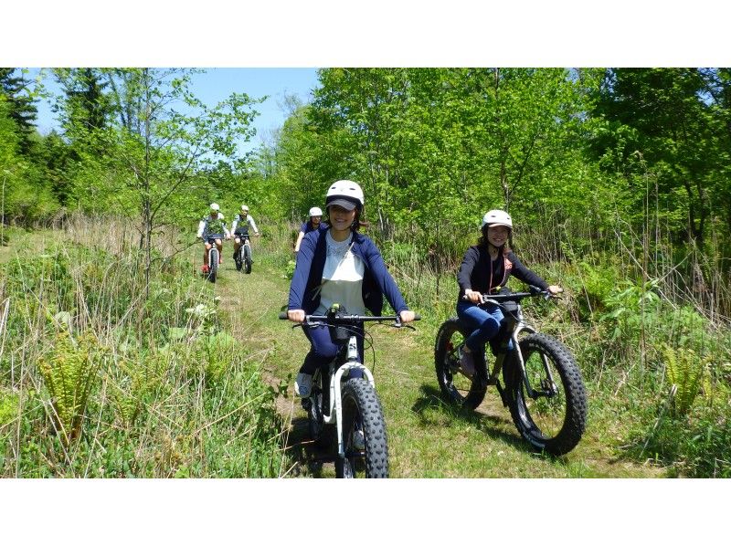 [Lake Shikotsu, Hokkaido] Ride a fat bike through nature! (Late March to October)の紹介画像