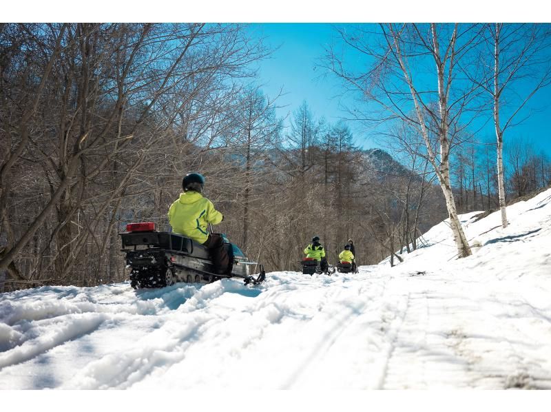 [ฮอกไกโด / ซัปโปโร] Snow Mobile Tour Dynamic Course 60/90 นาทีสัมผัสประสบการณ์บนภูเขาแบบมือเปล่า!の紹介画像