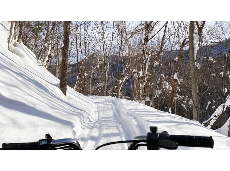 [ฮอกไกโด / ซัปโปโร] Snow Mobile Tour Dynamic Course 60/90 นาทีสัมผัสประสบการณ์บนภูเขาแบบมือเปล่า!の紹介画像