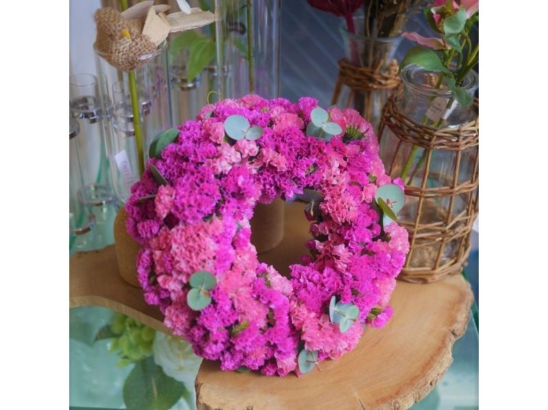 [มีให้เลือกขนาดไอจิ/นาโกย่า] พวงดอกไม้สีสันสดใสทำจากดอกไม้สแตติสแห้งの紹介画像