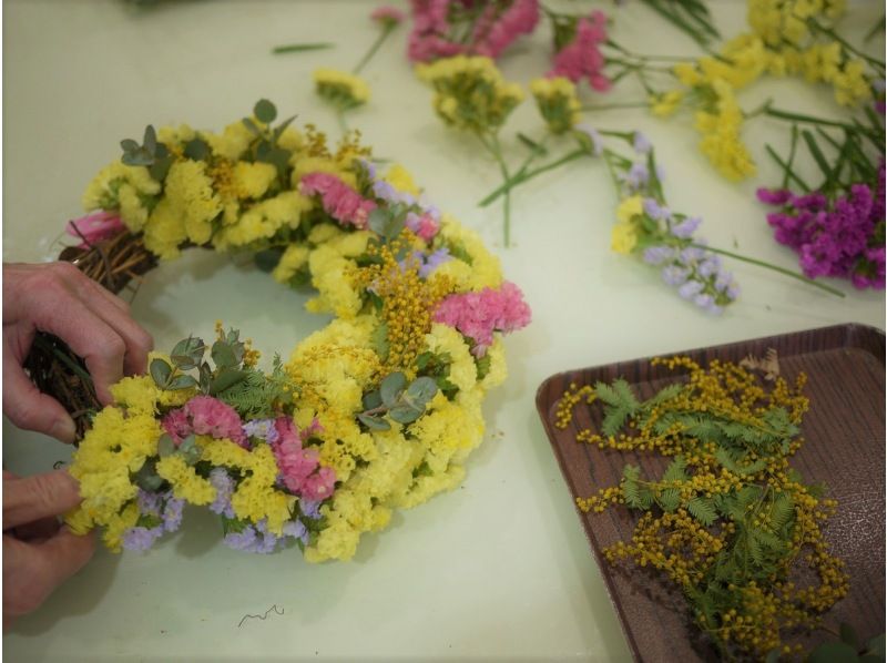 [มีให้เลือกขนาดไอจิ/นาโกย่า] พวงดอกไม้สีสันสดใสทำจากดอกไม้สแตติสแห้งの紹介画像