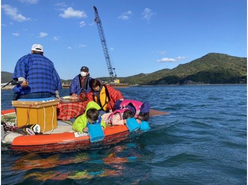 関西 兵庫 淡路島 冬の淡路島に新しい遊び体験が誕生 海の上でこたつにみかん それが ふぃ ぶdeこたつ 体験 アクティビティジャパン