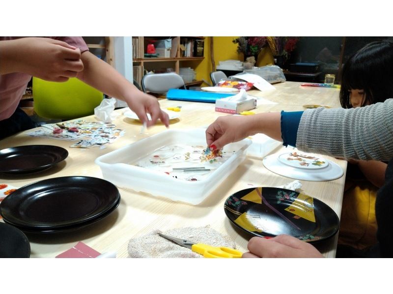 [Aichi / Nagoya Station 5 minutes] Porcelain mug painting experience with 100 stickers & characters