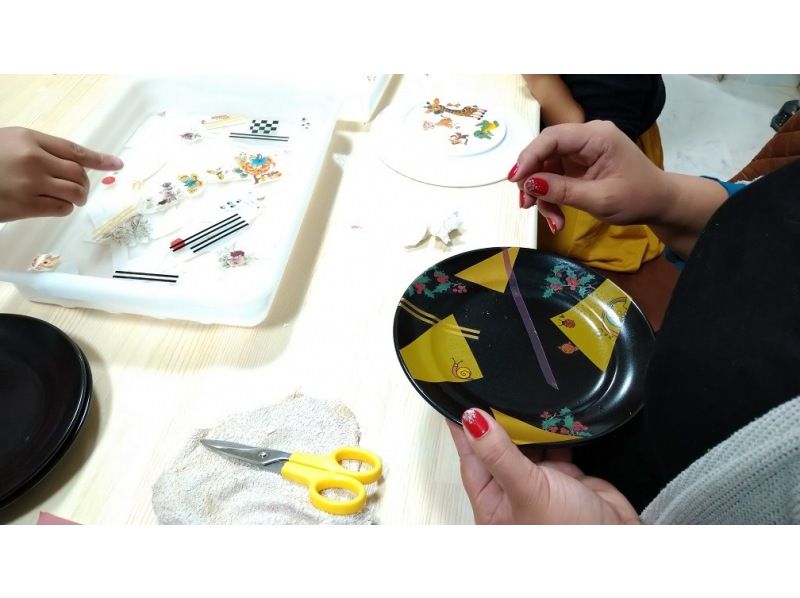 [Aichi / Nagoya Station 5 minutes] Porcelain mug painting experience with 100 stickers & characters
