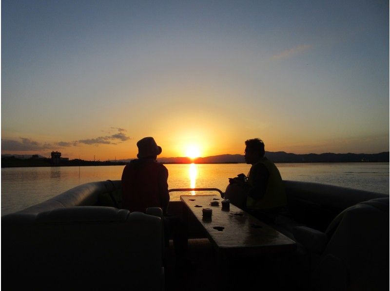 【Tokushima・Yoshinogawa】 Sunset Cruising on the Yoshinogawa, the Largest River in Shikoku & Dinner at a Hidden Bar-Restaurantの紹介画像