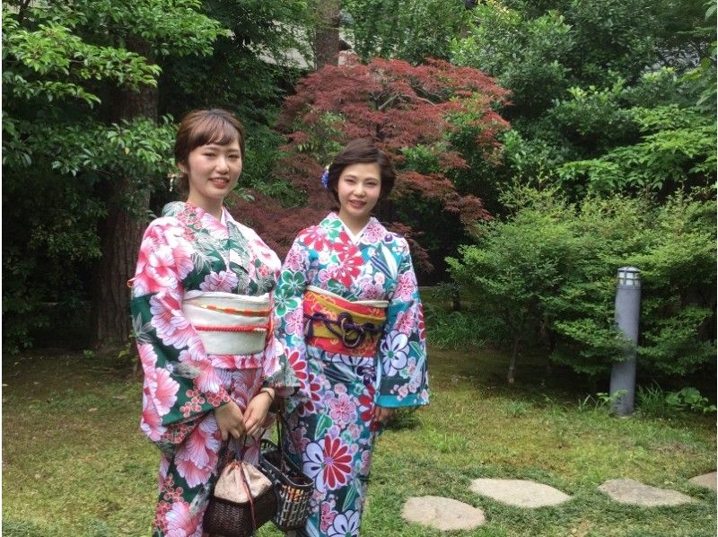 【Ishikawa・Kanazawa】 Kimono Rental / Same-Day Return & Sightseeing by Rickshaw! A 45-minute Course Around Higashi-Chayagaiの紹介画像