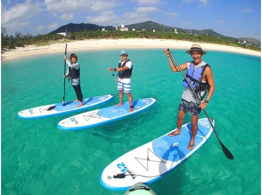 【恩納村・SUP】ハワイ生まれのSUP体験★1組貸切スタイル☆（温水シャワー・鍵付きロッカー・駐車場無料・ドリンク＆おやつ付）