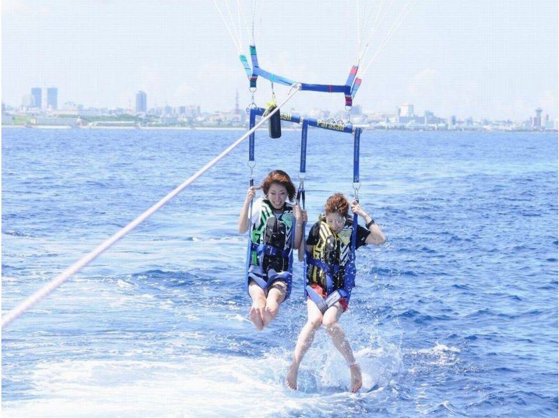 【折扣1100日圓 ◇ 4歲以上】壯觀的滑翔傘&2次驚險的海上運動x驚險的遊船の紹介画像