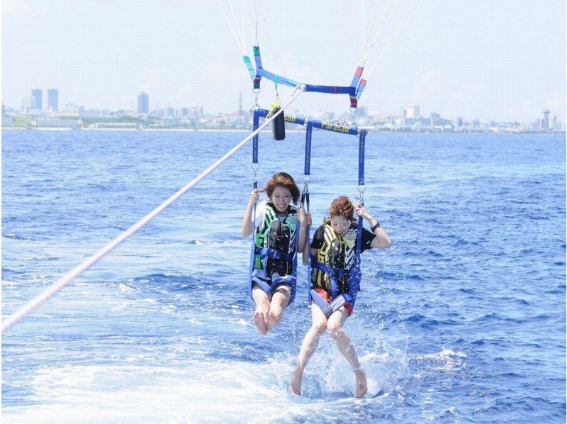 [1000 yen discount◇Ages 4 and up OK] Spectacular parasailing & 2 thrilling marine sports + thrilling cruiseの紹介画像