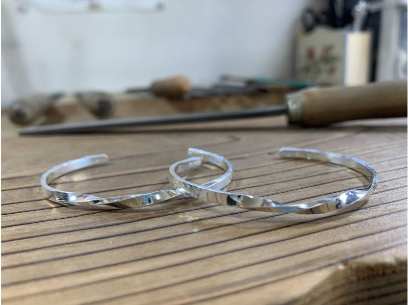 シルバーブレスレット、指輪職人が1本だけつくりました。 シルバーブレスレット、指輪職人が1本だけつくりました。