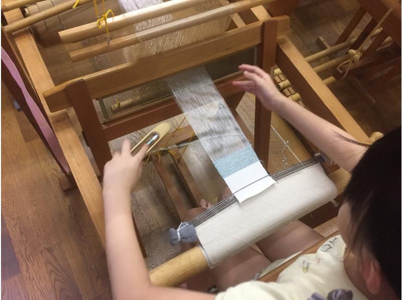 [Kyoto * For preschoolers] Parent-child weaving (hand-weaving) experience & workshop tour-Experience the highest peak of Nishiki traditional textiles, fine arts and historyの紹介画像