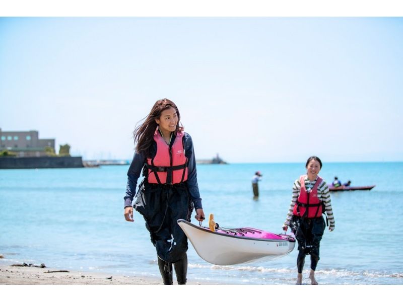 【湘南・逗子・1日カヤック】シーカヤックにのって冒険に出かけよう。ランチ、バスタオル、サービスドリンク付き★写真データプレゼントの紹介画像