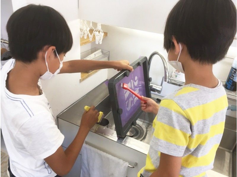 【愛知・名古屋】シルクスクリーン印刷体験！！小学生から大人まで、誰でも簡単に好きなイラストや写真を印刷できます！の紹介画像