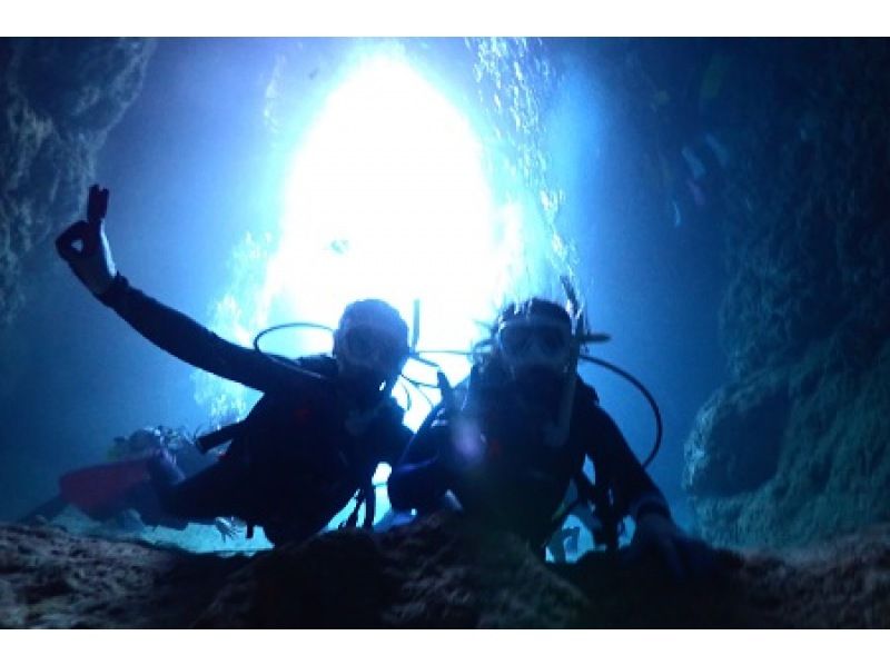 【沖縄・青の洞窟】特別感を感じたい！完全貸切でダイビング！綺麗な写真と動画をその場で無料プレゼント！の紹介画像