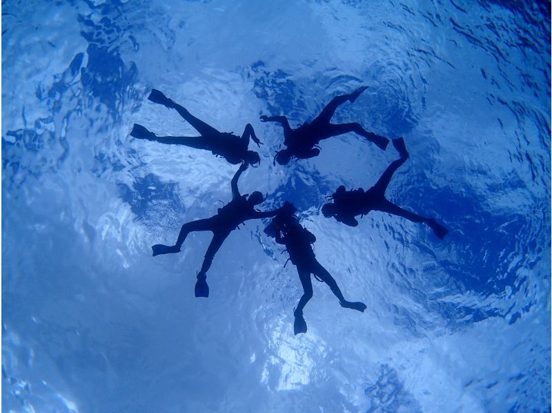 （B路线）凭竹富岛的登船券！ [冲绳/石垣岛] 16种流行的蓝色洞穴浮潜和海上运动无限畅玩之旅！の紹介画像