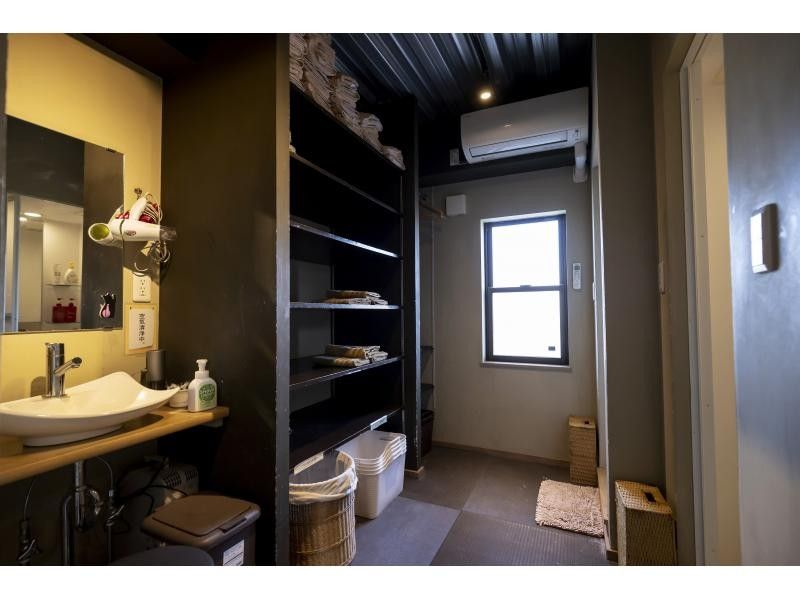 ★Beginners welcome [Shonan, Zushi, Beach Yoga & Kayaking Experience] Bath towels provided, changing rooms with plenty of amenities. Luxury beach yoga and kayaking experience planの紹介画像