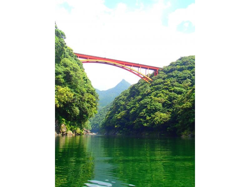 [คาโกชิมา-ยูกุชิมะ] แห่งมรดกโลกยูกุชิมะที่แม่น้ำพายเรือคายัก! หลักสูตรครึ่งวันの紹介画像