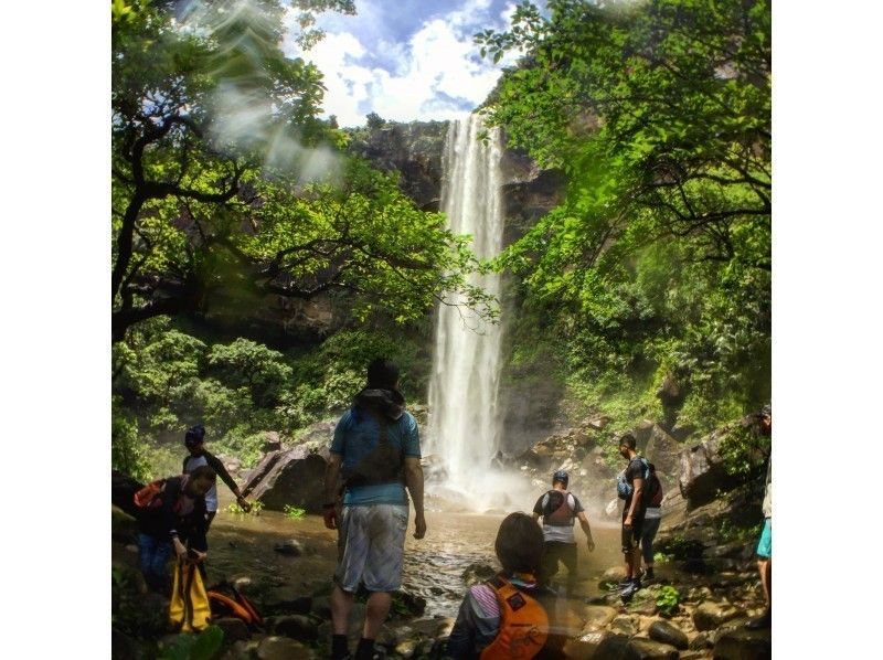 【西表島・半日】半日満喫ショート〜特定観光資源・ピナイサーラ滝壺カヤック＆トレッキング！の紹介画像