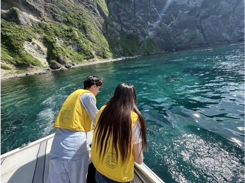 【北海道・小樽塩谷】海の秘境へクルージングボートでご案内「青の洞窟周遊クルーズ」の紹介画像