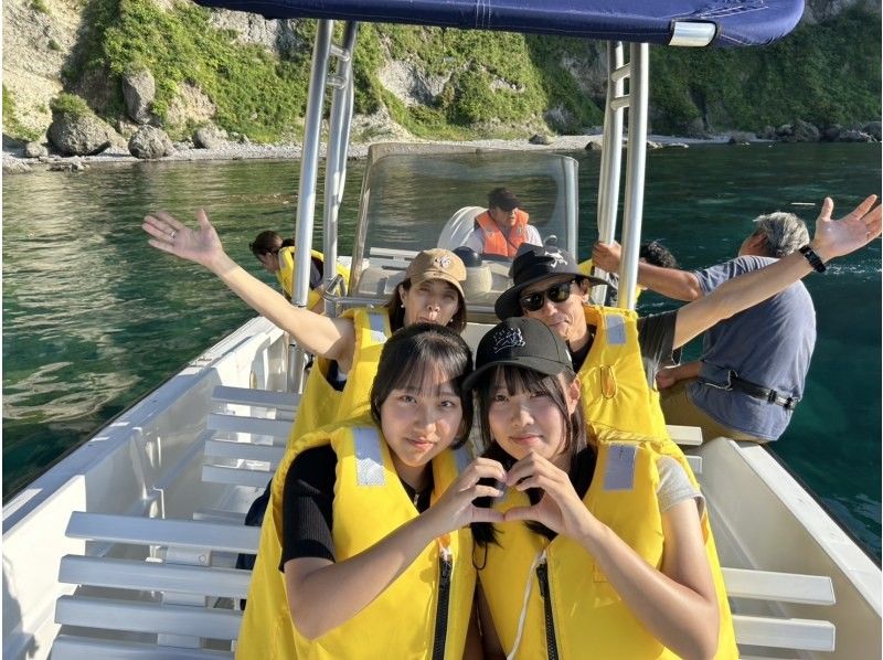 【北海道・小樽塩谷】海の秘境へクルージングボートでご案内「青の洞窟周遊クルーズ」の紹介画像