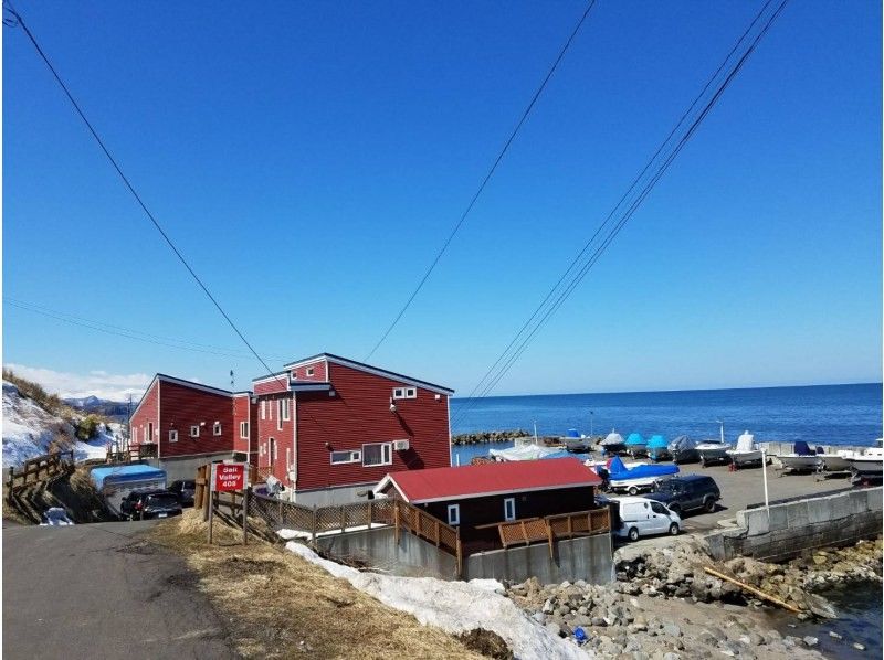 【北海道・小樽】海の秘境へクルージングボートでご案内「青の洞窟探検クルーズ」の紹介画像