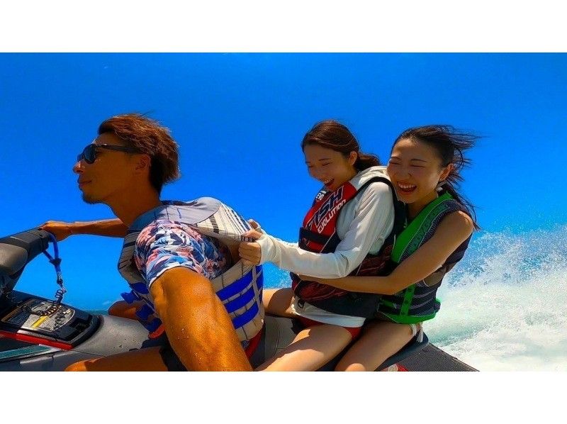 [Okinawa/Urasoe/Ginowan] Screaming sea play! Jet ski experience with the latest towing tube! Popular marine activity 2-piece set "A plan ♪"の紹介画像