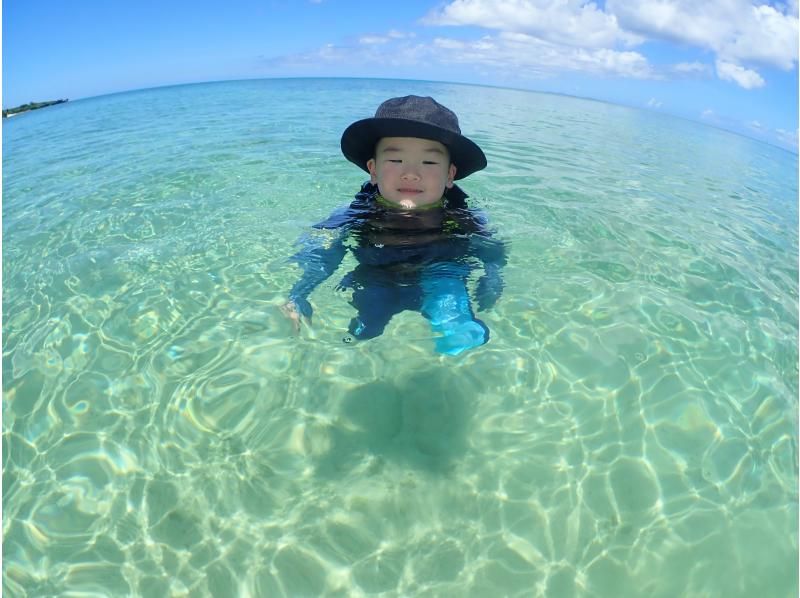 【沖縄・北部】☆完全貸し切り☆秘密の海でシュノーケリング！ビーチエントリーでサンゴだらけの海へご案内！本部町内送迎します！の紹介画像