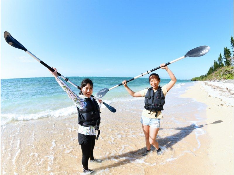 【沖縄/恩納村】南国の空と海でストレスフリー！青空シーカヤック｜当日予約・突発参加OK｜1歳から可能｜手ぶらで気軽に｜温水シャワー完備の紹介画像