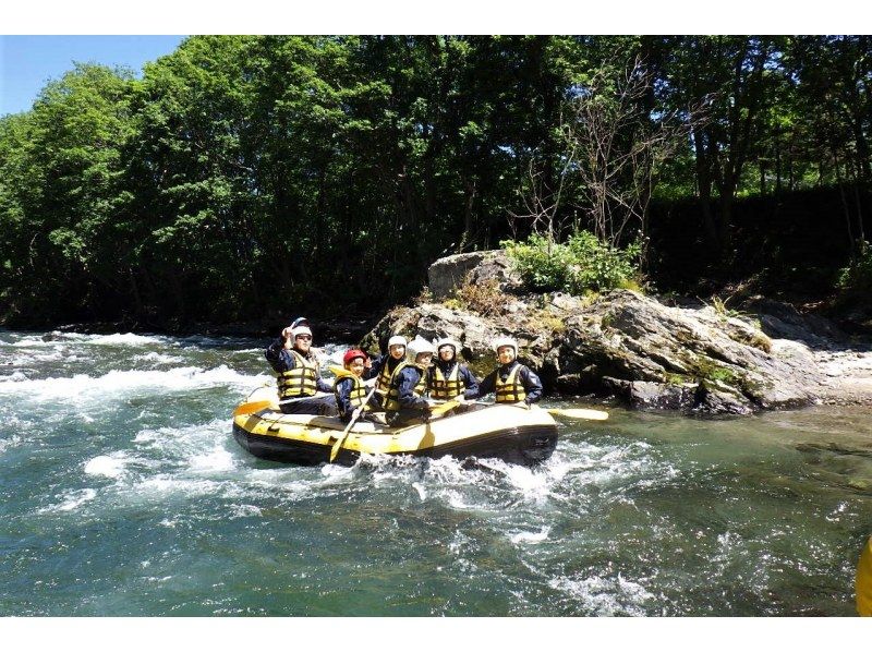 【北海道・南富良野】シーソラプチ川ラフティング・ボート貸切プラン ☆ツアー写真データーをプレゼント☆ ２名から貸切可能！ ６歳から参加OK！の紹介画像