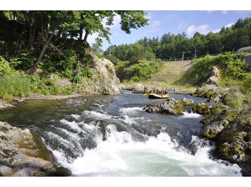 【北海道・南富良野】シーソラプチ川ラフティング・ボート貸切プラン ☆ツアー写真データーをプレゼント☆ ２名から貸切可能！ ６歳から参加OK！の紹介画像