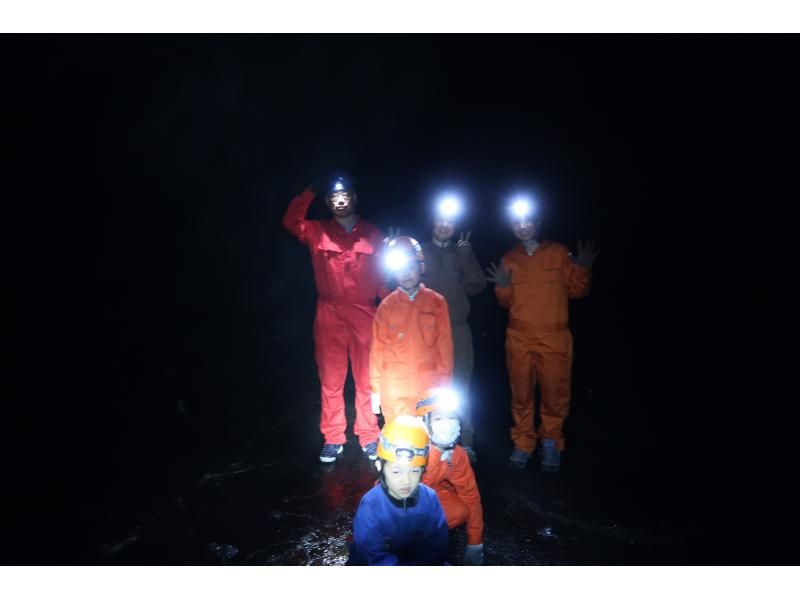 【山梨・富士山麓】完全プライベート！テレビ放送されました。「氷の洞窟」探検+「生命の森　青木ヶ原樹海」散策　ファミリー・グループ・カップルにの紹介画像