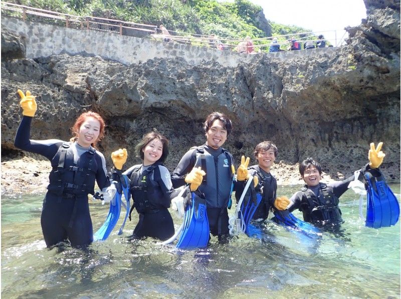 【特別セール実施中】沖縄・青の洞窟シュノーケル☆写真無料プレゼント☆少人数制☆安全対策優良店☆受賞歴多数！の紹介画像