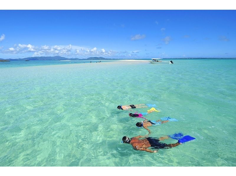 [From Ishigaki Island, Okinawa Prefecture] Landing on the phantom island "Kohama Island" & snorkeling [Half-day AM / PM] Popular with girls traveling, couples and families!の紹介画像