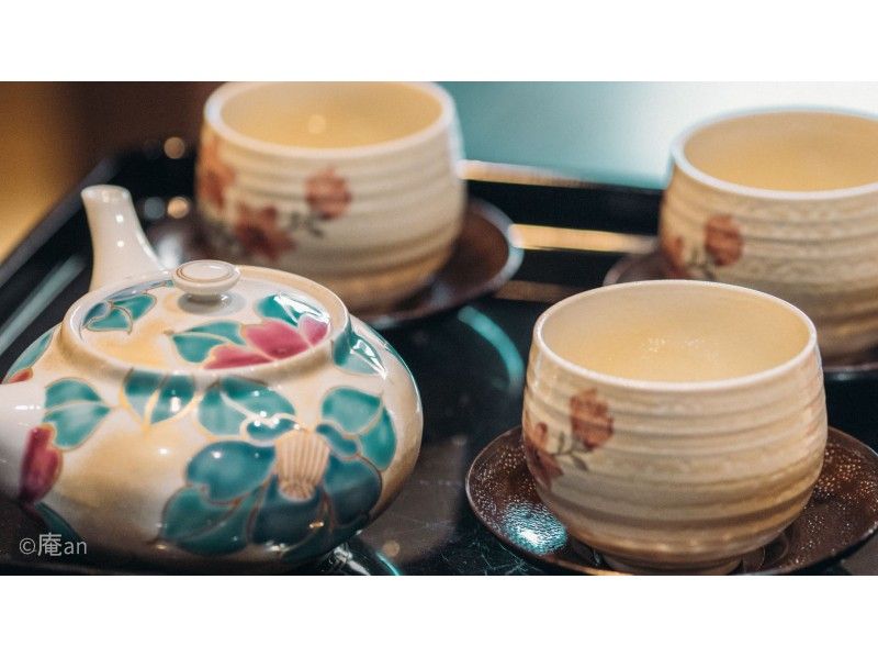 "Super Summer Sale Now" [Kyoto / Shimogyo Ward] Sencha Experience! Choose from colorful teacups! Uses tea leaves sent directly from Kyoto! 1 minute walk from Gojo station!の紹介画像