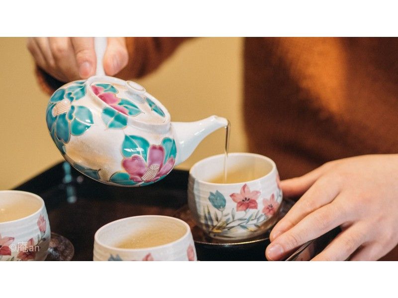 "Super Summer Sale Now" [Kyoto / Shimogyo Ward] Sencha Experience! Choose from colorful teacups! Uses tea leaves sent directly from Kyoto! 1 minute walk from Gojo station!の紹介画像