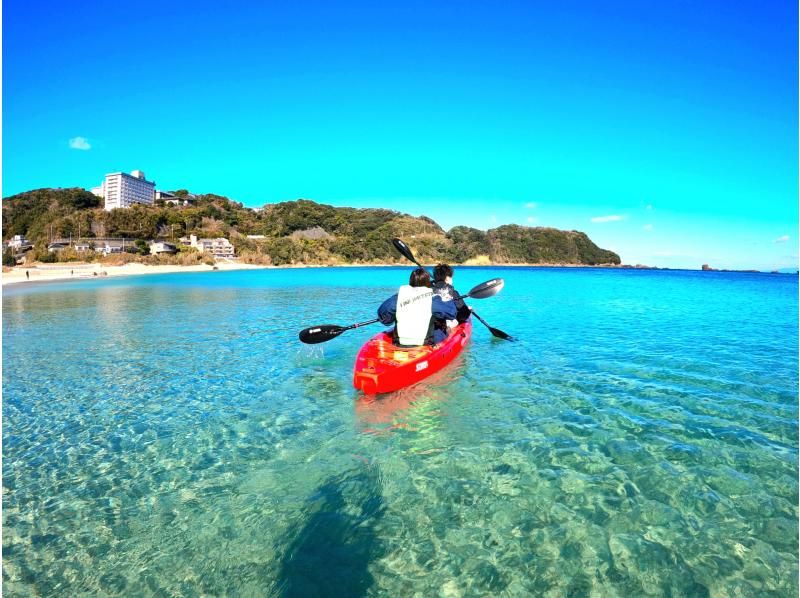 People enjoying a kayaking experience at Sea Izu on the Sotoura Coast