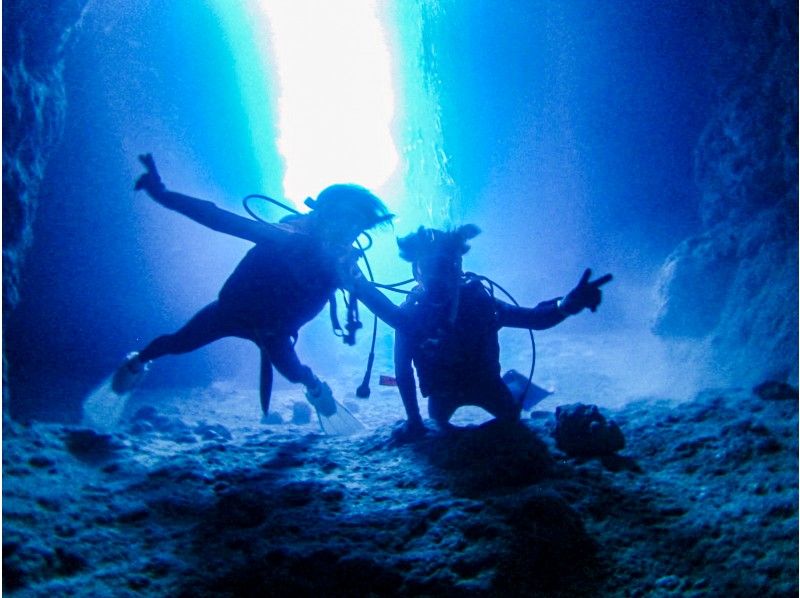 [Okinawa Onna Village] Satisfaction No. 1! 11 kinds of screaming marine play unlimited & blue cave experience diving ★ Photo & feeding experience free!の紹介画像