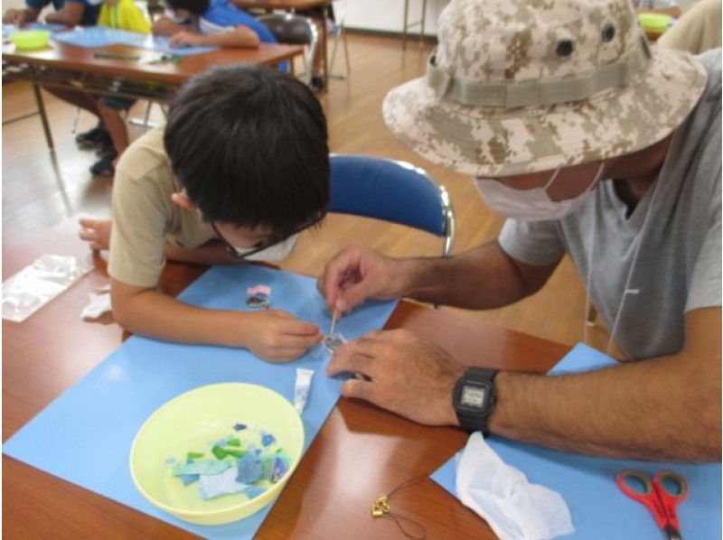 Thinking about the future of the sea [Making microplastic key chains]. Conducted from 2 people! Recommended for families with children. Also for inquiry learning and independent research.の紹介画像