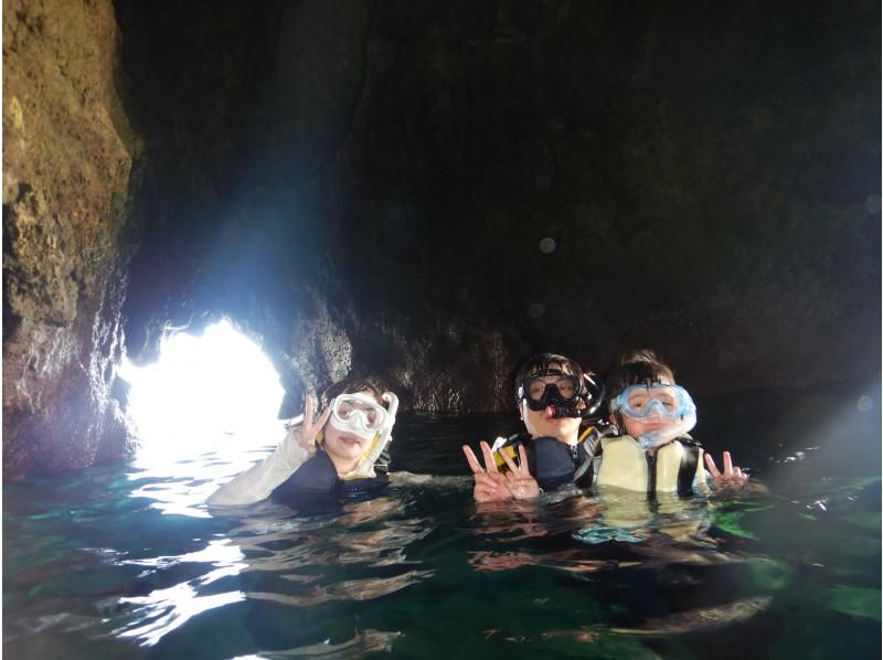 【Irabe Island】 Blue cave snorkel tour With a fresh bonito dismantling show and a bonito all-you-can-eat lunch!の紹介画像