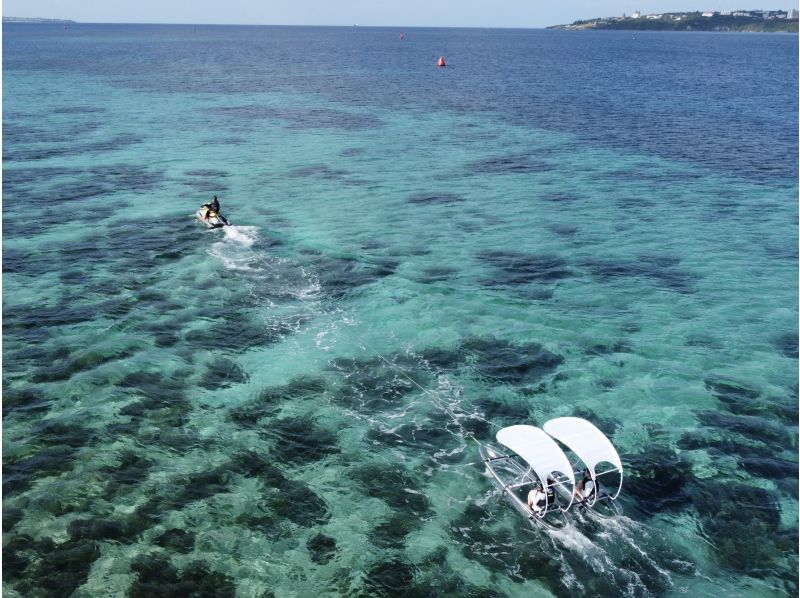 [Okinawa, Motobu, Sesoko Island] Super popular! Anyone can enjoy a 30-minute glass canoe tour!の紹介画像