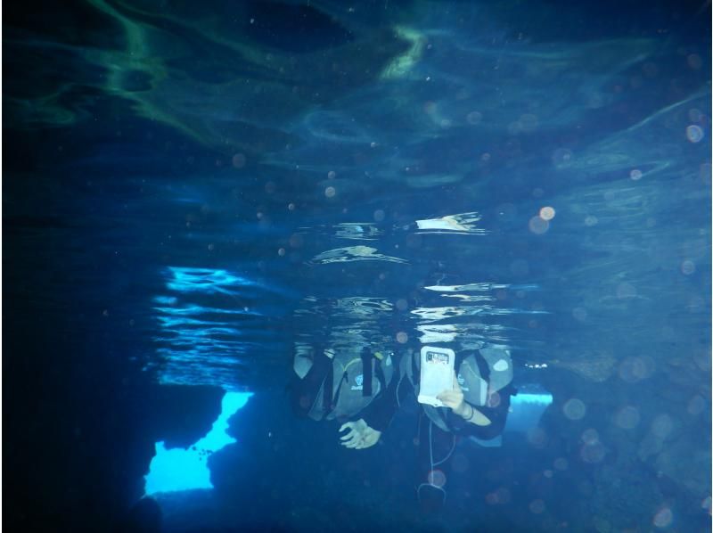 [2 sets] Blue cave snorkel & sea kayak tour & bonito dismantling show All-you-can-eat sashimi! !!の紹介画像